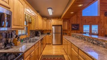 Cabin, nhiều giường, bồn tắm nước nóng, quang cảnh núi (Stress ReLeaf) | Bếp riêng | Dụng cụ pha cà phê/trà