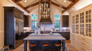 House, Multiple Beds, Hot Tub, Mountain View (Twin Boulder Lodge at Eagles Nest) | Private kitchen | Coffee/tea maker