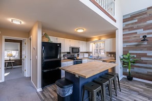 Private kitchen - Sky High Chalet (Blowing Rock)