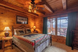 4 bedrooms, individually decorated, individually furnished, bed sheets - Beary Relaxing Cabin (Banner Elk)