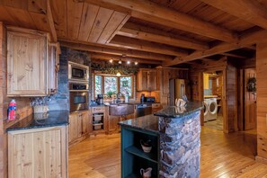House, Multiple Beds, Hot Tub, Mountain View (Beary Relaxing Cabin) | Private kitchen - Beary Relaxing Cabin (Banner Elk)