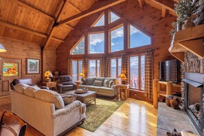 House, Multiple Beds, Hot Tub, Mountain View (Beary Relaxing Cabin) | Living area - Beary Relaxing Cabin (Banner Elk)