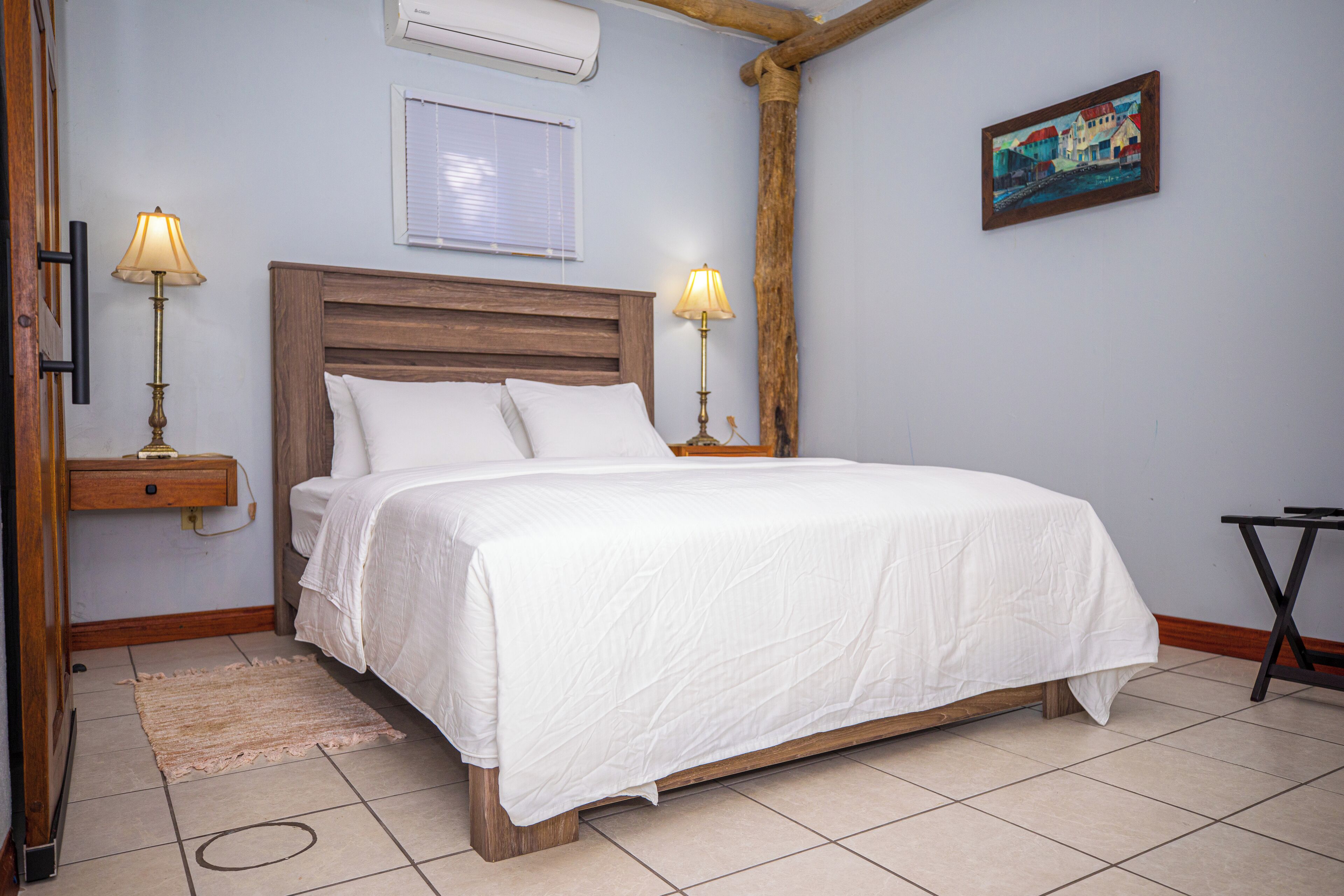 1 habitación, tabla de planchar con plancha, wifi y ropa de cama 