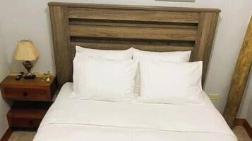 1 habitación, tabla de planchar con plancha, wifi y ropa de cama