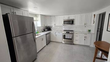 Mikrowelle, Ofen, Herdplatte, Geschirrspüler