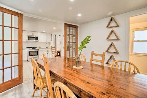 Cozy Beach Apartment Just 2 Blocks from the Ocean 