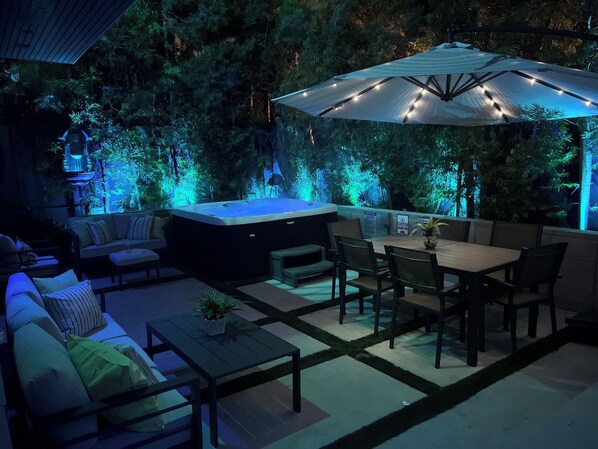 Outdoor dining - The Heart of Hollywood House
- Newly Built w/ Hot Tub - (Los Angeles)
