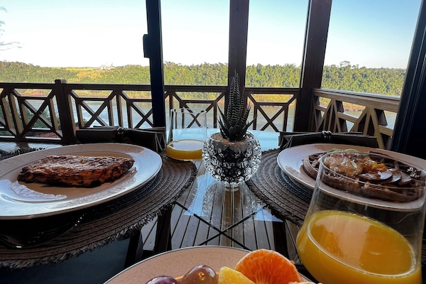 Desayuno completo entre semana (USD 7 por persona)