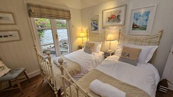 3 bedrooms, iron/ironing board, travel crib, WiFi