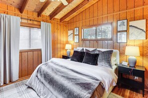 2 bedrooms, desk, iron/ironing board, travel cot