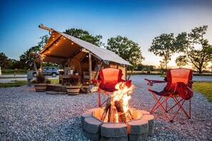 Property grounds - Roaring River Park's Scenic Outdoor Getaway (Cassville)