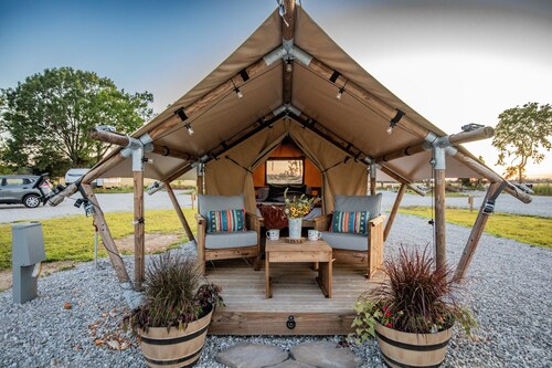 Roaring River Park's Scenic Outdoor Getaway