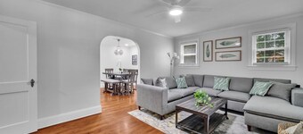 Cozy 3/1 centrally located in the city. Perfect for families. Pet friendly!