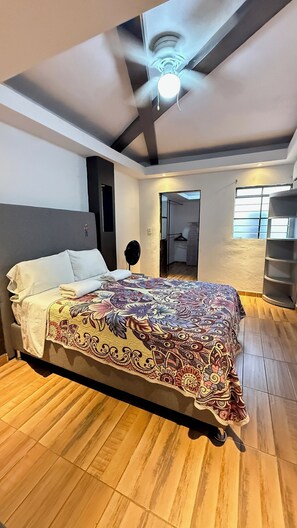 2 bedrooms, down duvets, free WiFi