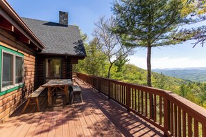 Outdoor dining - Angels Envy (Lenoir)