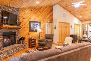Cabin, Multiple Beds, Hot Tub, Mountain View (Bear N Grace) | Interior - Bear N Grace (Vilas)