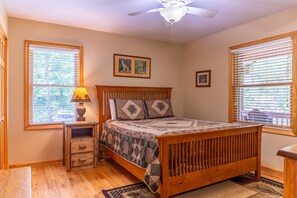 Cabin, Multiple Beds, Hot Tub, Mountain View (Bear N Grace)