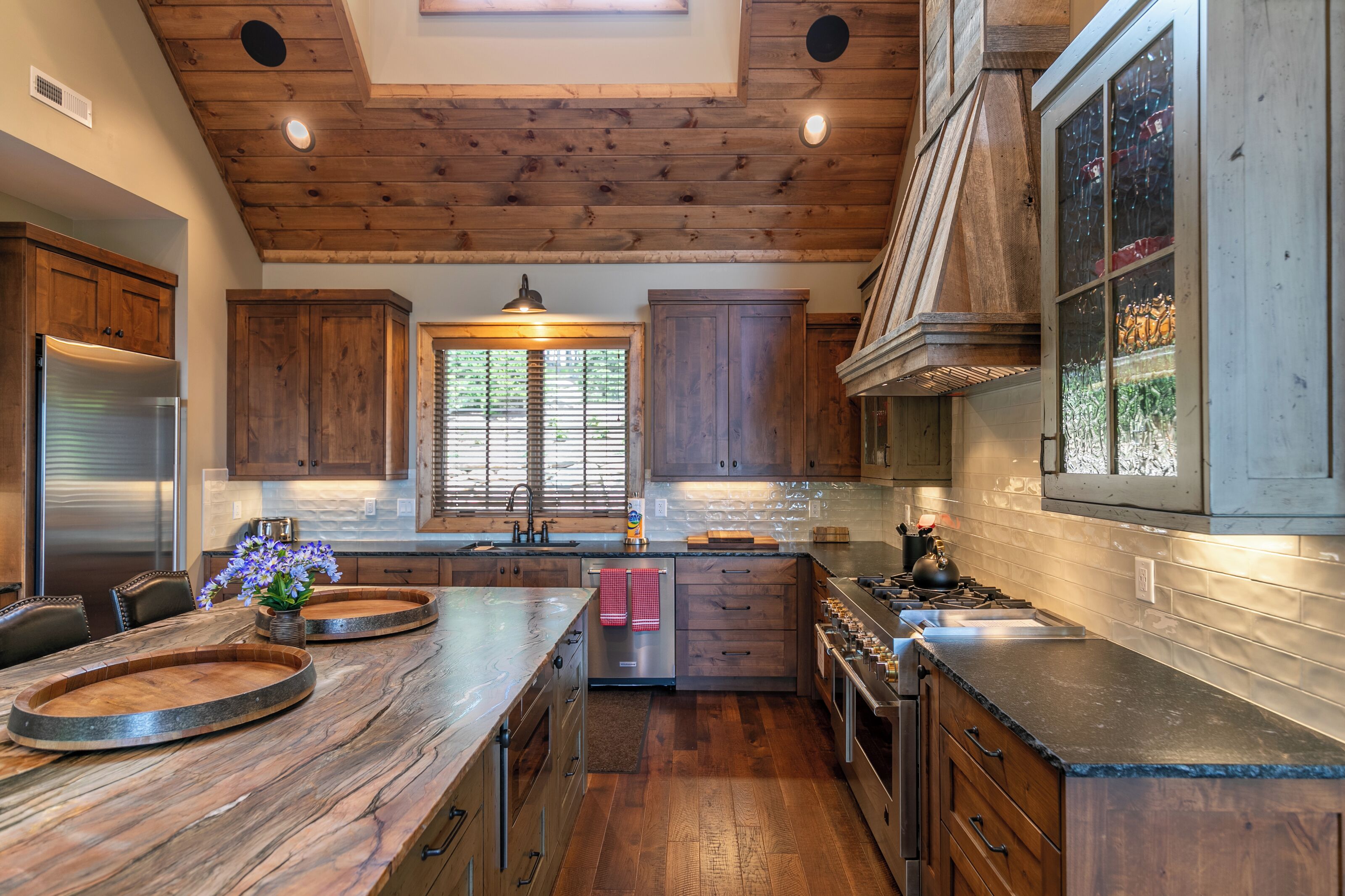 Rumah, Beberapa Tempat Tidur, hot tub, pemandangan gunung (The Phoenix at Eagles Nest) | Dapur pribadi | Mesin pembuat kopi/teh