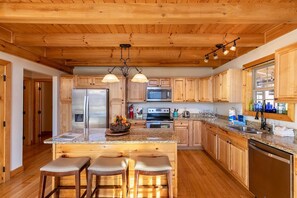 House, Multiple Beds, Hot Tub, Mountain View (Heavenly Haven Retreat) | Private kitchen | Coffee/tea maker - Heavenly Haven Retreat (Sugar Grove)