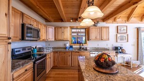 House, Multiple Beds, Hot Tub, Mountain View (Heavenly Haven Retreat) | Private kitchen - Heavenly Haven Retreat (Sugar Grove)