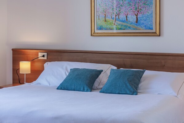 Apartment | 2 bedrooms, iron/ironing board, cribs/infant beds, free WiFi - Flower House with Lake View  (Perledo)