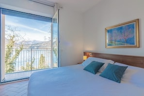 Apartment | 2 bedrooms, iron/ironing board, cribs/infant beds, free WiFi