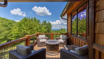 Rumah, Beberapa Tempat Tidur, patio, pemandangan gunung (Surprise Valley at Eagles Nest) | Pemandangan dari kamar