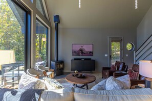 Casa, varias camas, bañera de hidromasaje, vistas a la montaña (Big Bear Escape) | Zona de estar