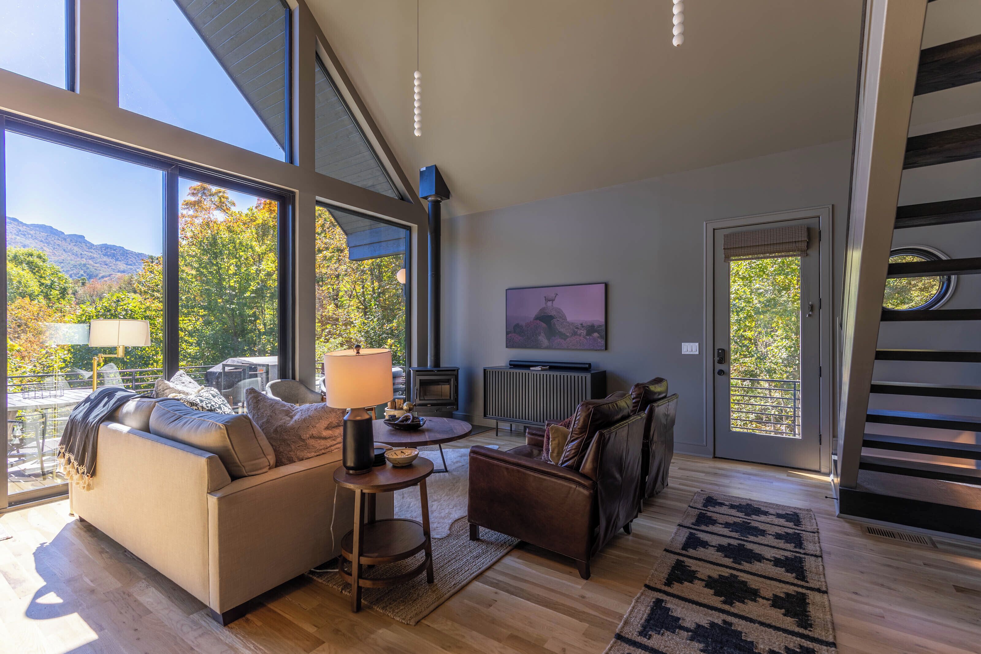 House, Multiple Beds, Hot Tub, Mountain View (Big Bear Escape) | Living area