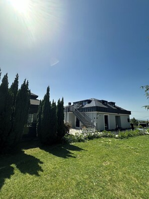 Front of property - ASLAN AİRPORT HOTEL (Arnavutköy)