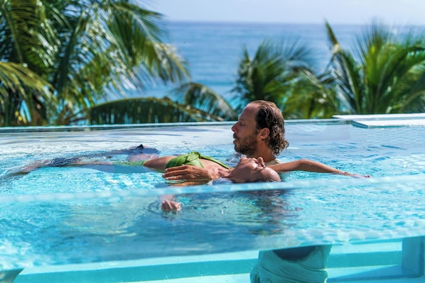 Outdoor pool, open 8:00 AM to 10:00 PM, pool loungers