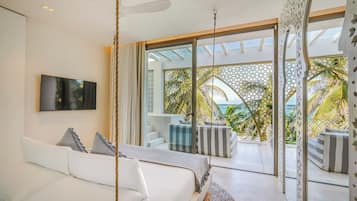 THE OCEANFRONT SIGNATURE POOL SUITE | 1 habitación, ropa de cama de alta calidad, edredón y minibar