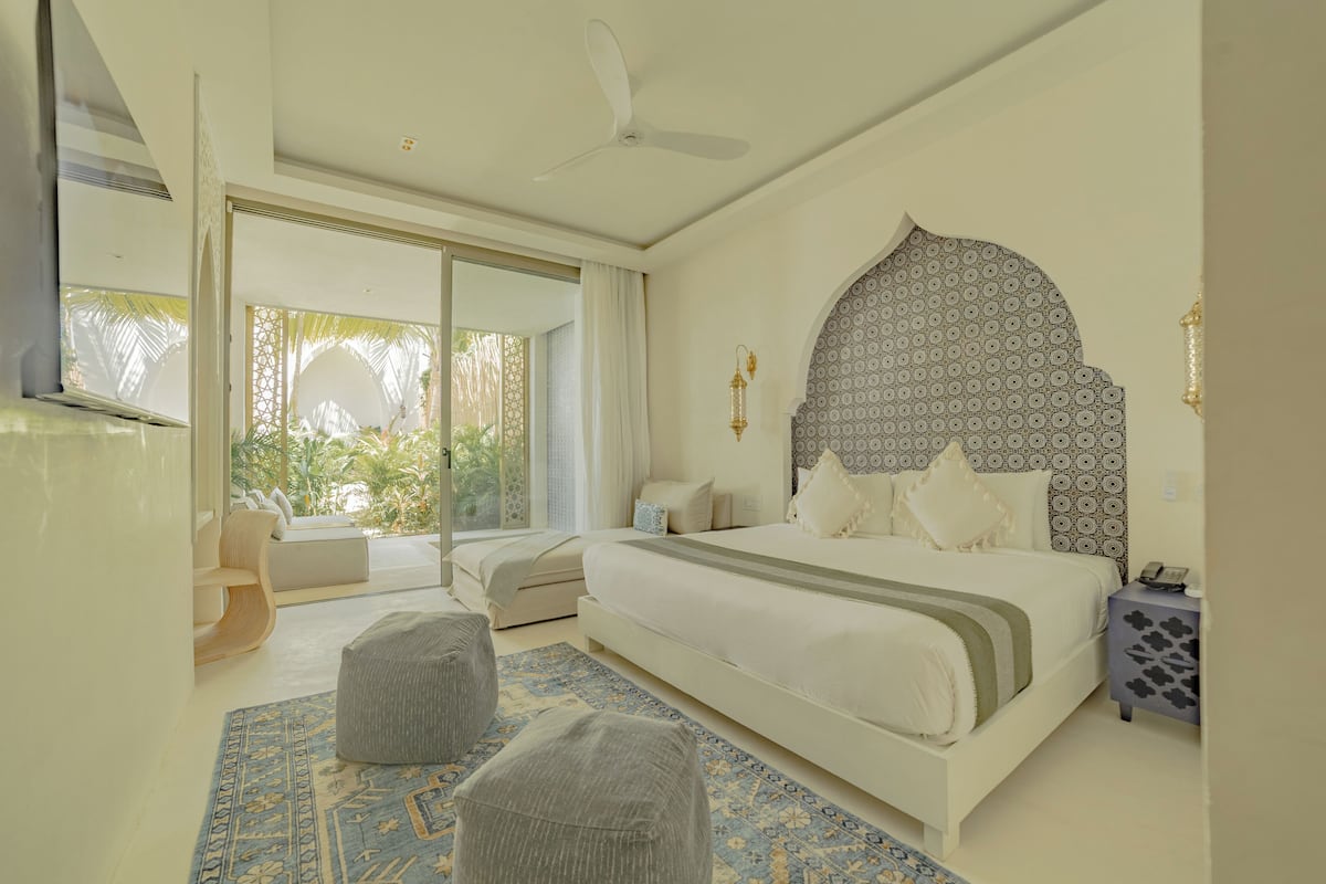 1 habitación, ropa de cama de alta calidad, cubrecamas y minibar