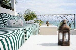 Außenpool, geöffnet von 08:00 Uhr bis 22:00 Uhr, Liegestühle