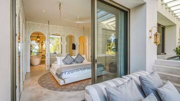 THE OCEANFRONT SIGNATURE POOL SUITE | 1 habitación, ropa de cama de alta calidad, edredón y minibar