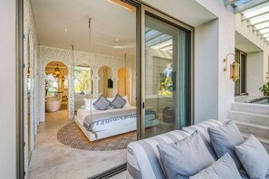 THE OCEANFRONT SIGNATURE  POOL SUITE | 1 dormitorio, ropa de cama de alta calidad, edredones de plumas