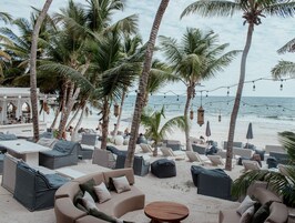 Private beach, white sand, beach umbrellas, beach towels