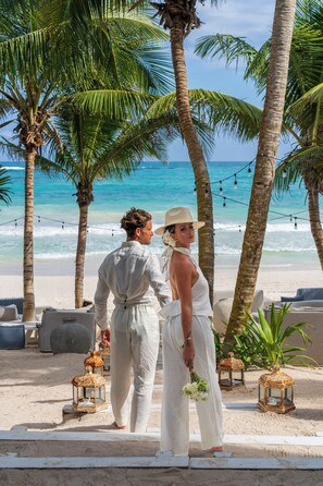Private beach, white sand, beach umbrellas, beach towels - Sana Tulum Beachfront Boutique Hotel (Tulum)