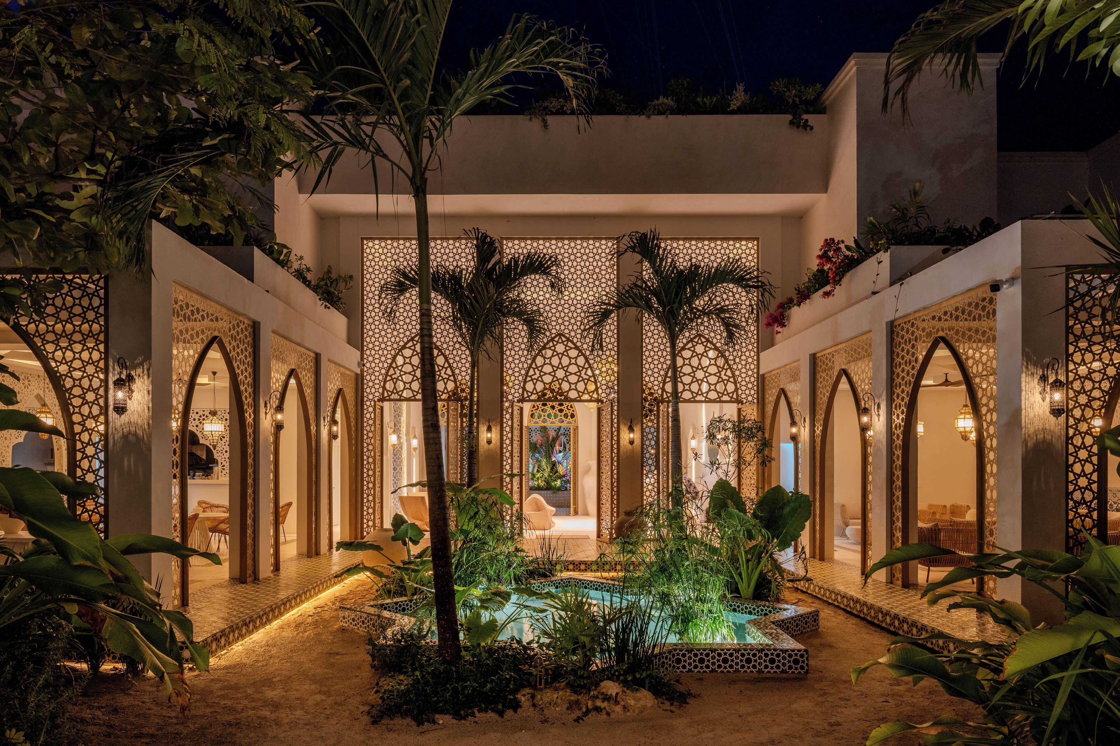 3 bars/lounges, een poolbar