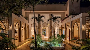 3 bares/lounges, bar ao lado da piscina