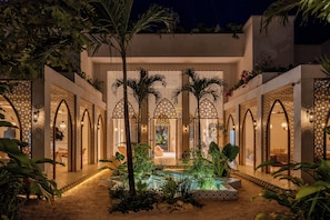 3 bars/lounges, poolside bar - Sana Tulum Beachfront Boutique Hotel (Tulum)