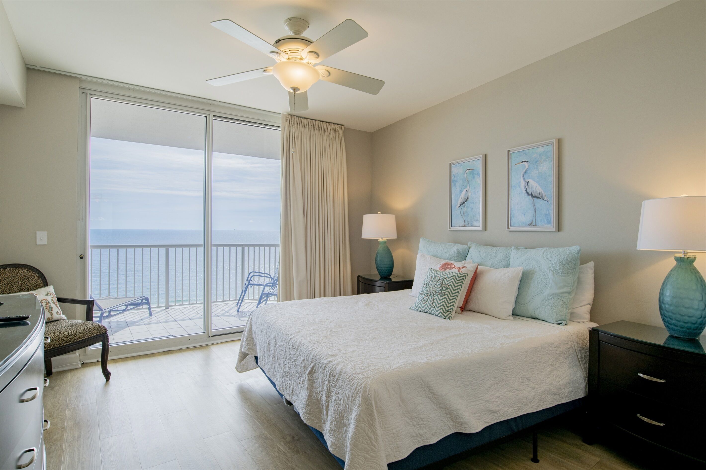 2 habitaciones, escritorio, tabla de planchar con plancha y wifi gratis 