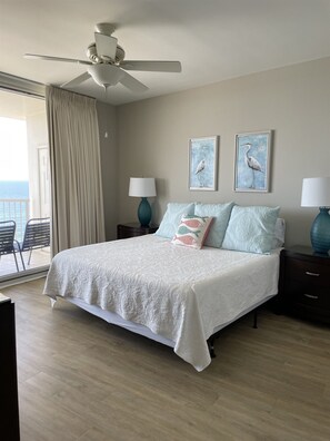 2 chambres, bureau, fer et planche à repasser, accès au Wi-Fi (inclus)