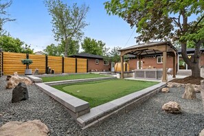 Property grounds - Big Rock in Arvada (Arvada)