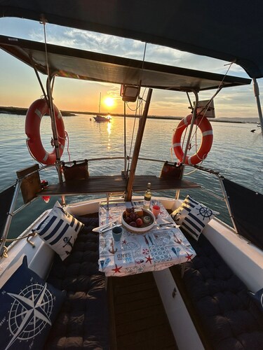 Alojamento Barco Casa Ancorado no Coração da Ria Formosa em Faro