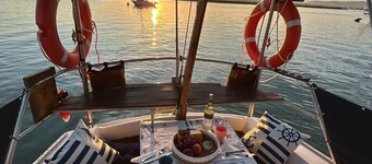 Alojamento Barco Casa Ancorado no Coração da Ria Formosa em Faro