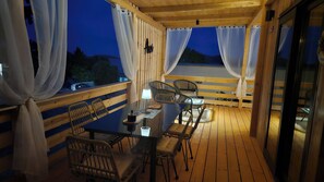 Outdoor dining - Ahoi House 17 (Drage)