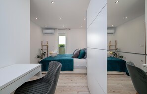 4 soverom, safe på rommet, strykejern/-brett og reiseseng for barn