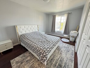 4 slaapkamers, een strijkplank/strijkijzer, wifi, beddengoed