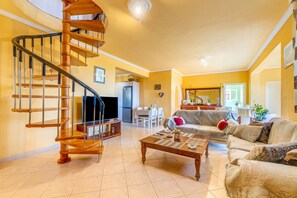 TV, fireplace, stereo